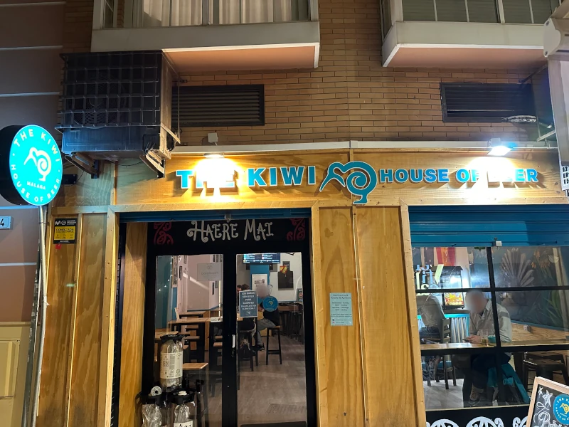 Exterior of Kiwi House of Beer on Calle Juan de Padilla in central Málaga