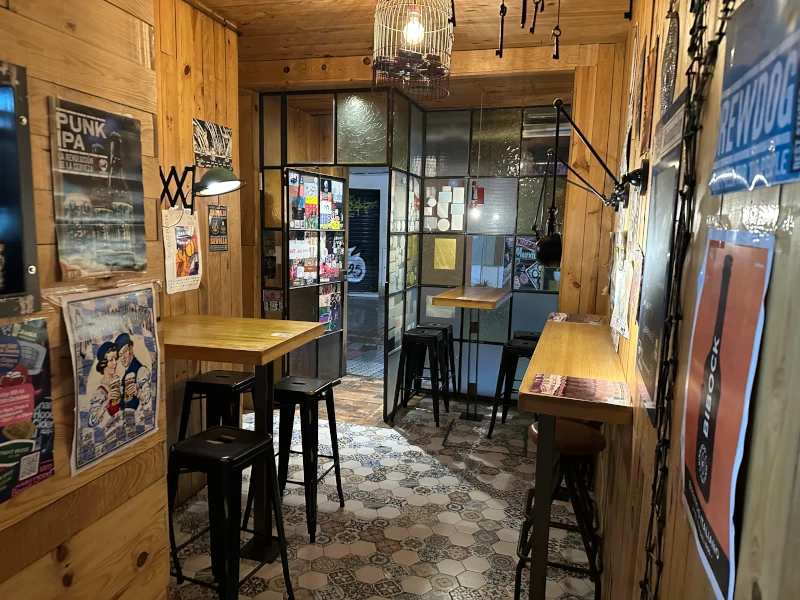 Narrow front seating area at La Linterna Ciega Sevilla